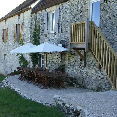 Charming Holiday Home In Degagnac With Garden Hébergement de vacances *