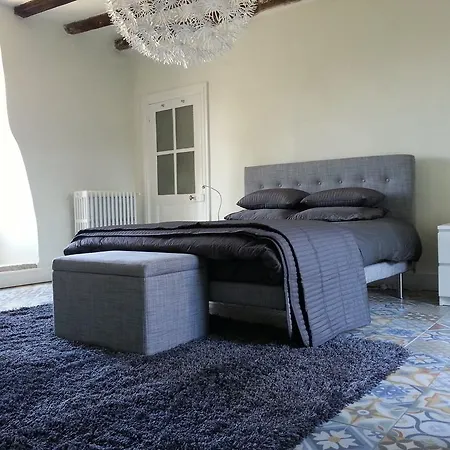 Charming Holiday Home In Degagnac With Garden Hébergement de vacances