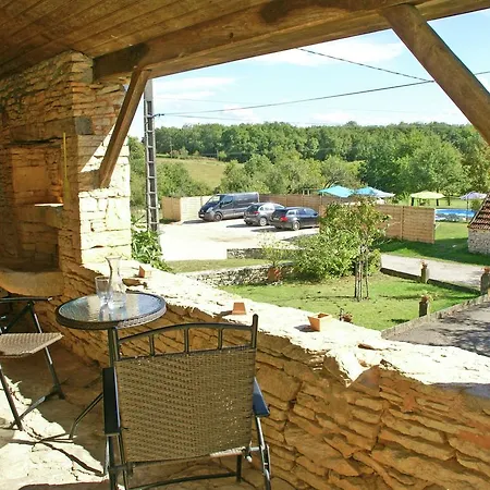 Charming Holiday Home In Degagnac With Garden Hébergement de vacances Dégagnac