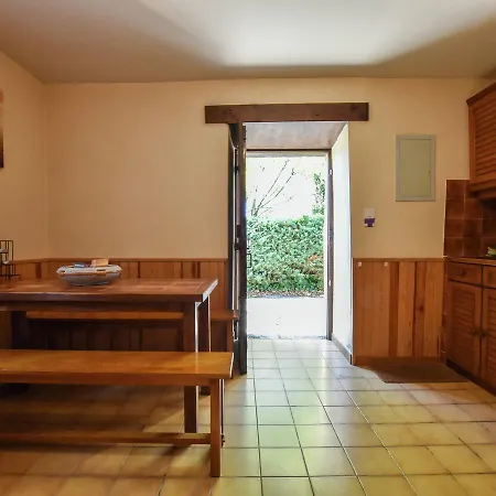 Charming Holiday Home In Degagnac With Garden Hébergement de vacances *