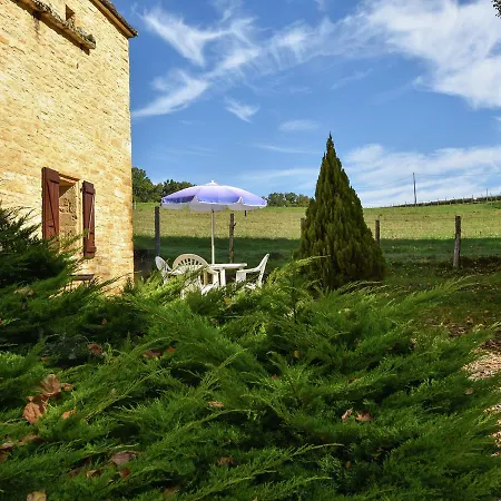 Charming Holiday Home In Degagnac With Garden Hébergement de vacances *
