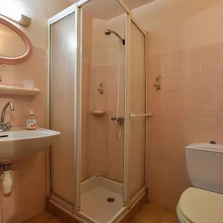 Charming Holiday Home In Degagnac With Garden Hébergement de vacances Dégagnac