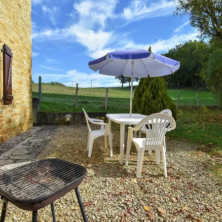 Charming Holiday Home In Degagnac With Garden Hébergement de vacances Dégagnac